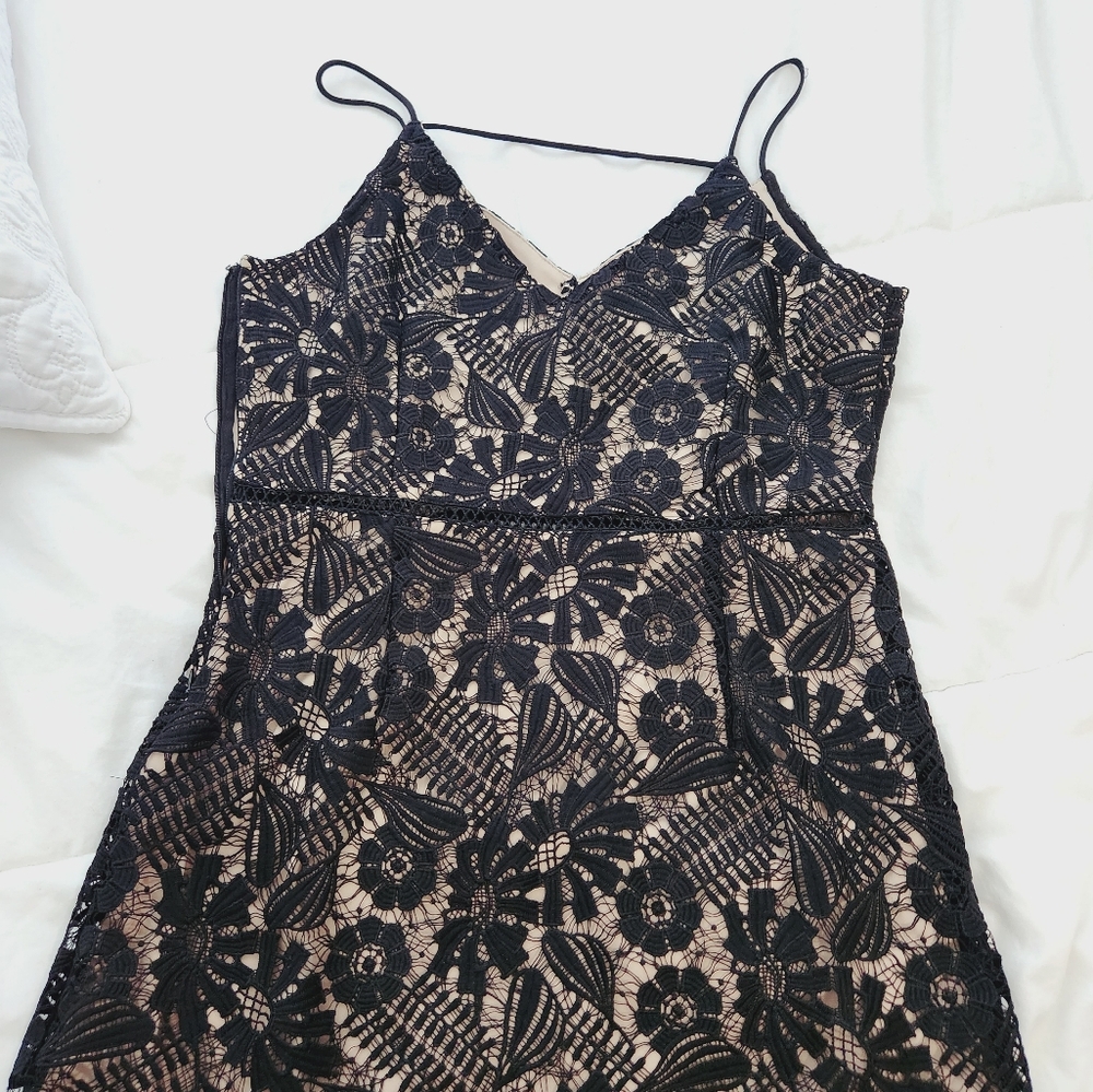 Embroidered Ruffle Dress Size M - Picture 6 of 15